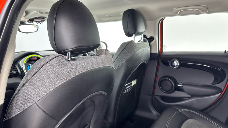 MINI Hatchback 1.5 Cooper II 5dr Auto [Chili Pack] Petrol Hatchback